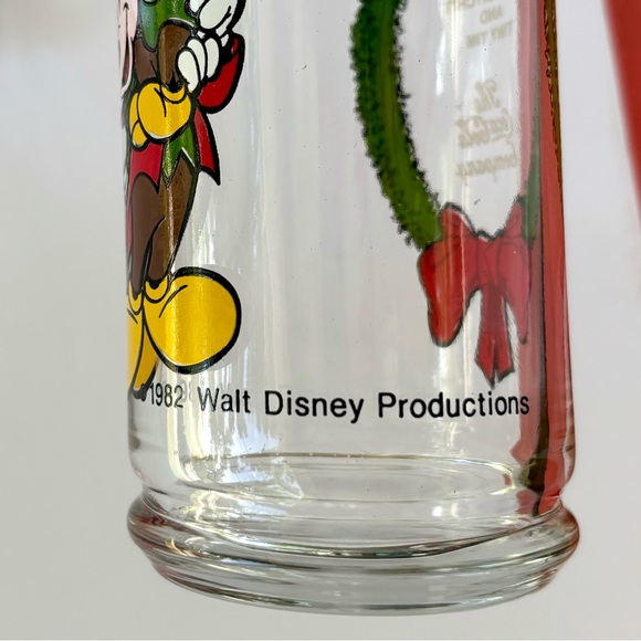 Vintage 1982 Walt Disney and The Coca Cola Company Mickey's Christmas Glasses - Picture 6 of 11
